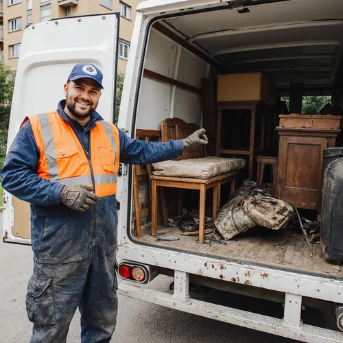 Извозване на стари столове и малко и много бройки